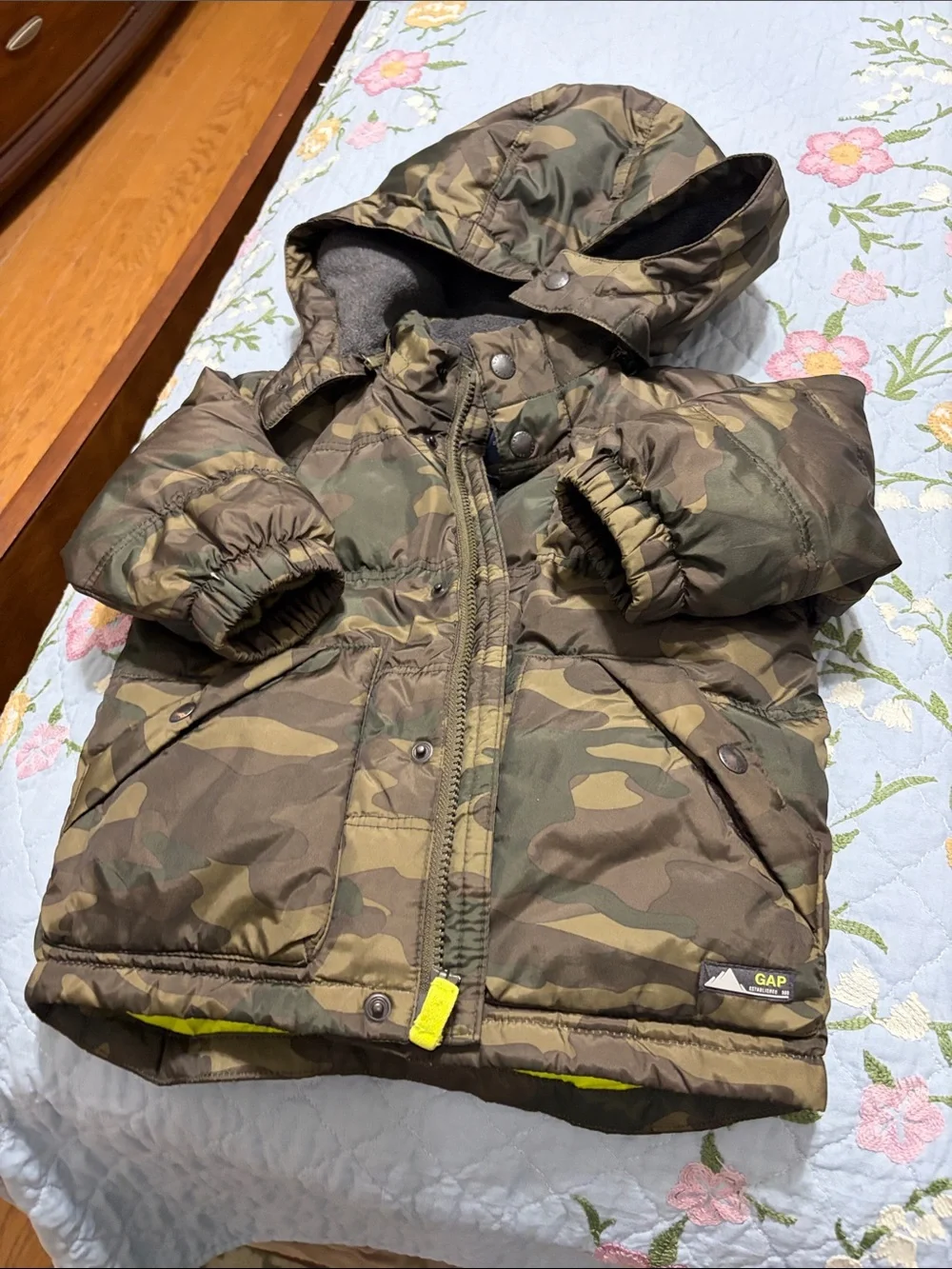 Baby Gap  Camouflage PreOwned Puffer Fleece Lined Jacket Size 18-24 months